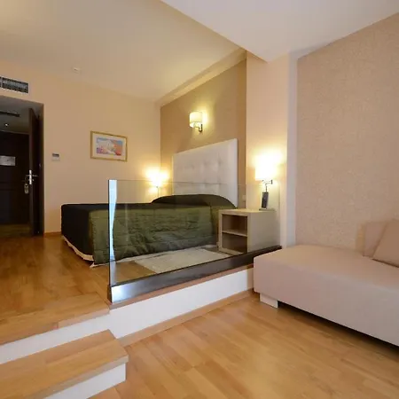 Arty Grand Hotel 5*