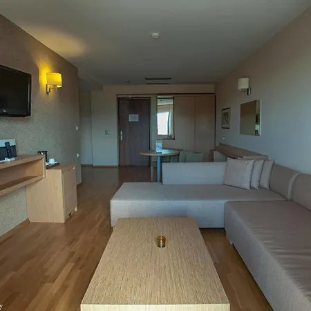 Arty Grand Hotel 5*