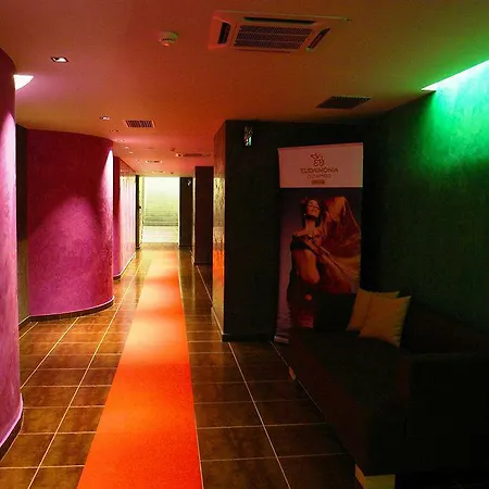 Hotel Arty Grand