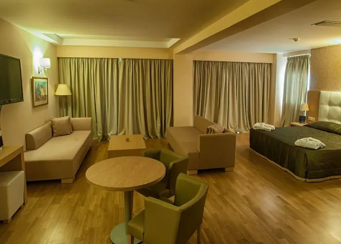 Arty Grand Szálloda 5*